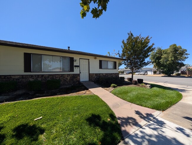 1551 Memorial Dr, Unit 2