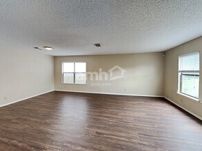 6678 Snow Meadow Dr in Converse, TX - Foto de edificio - Building Photo