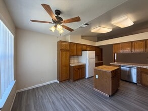 1105 S Jeffrey Ct in Visalia, CA - Building Photo - Building Photo