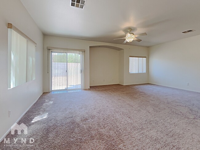 6570 Bucking Horse Ln in Henderson, NV - Building Photo - Building Photo