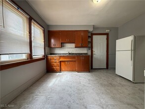 4024 E 143rd St in Cleveland, OH - Foto de edificio - Building Photo