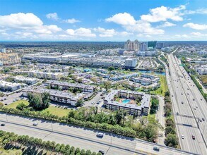 7483 SW 82nd St in Miami, FL - Building Photo - Building Photo