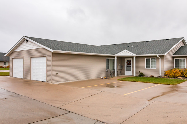 Heritage Commons in West Fargo, ND - Building Photo - Building Photo