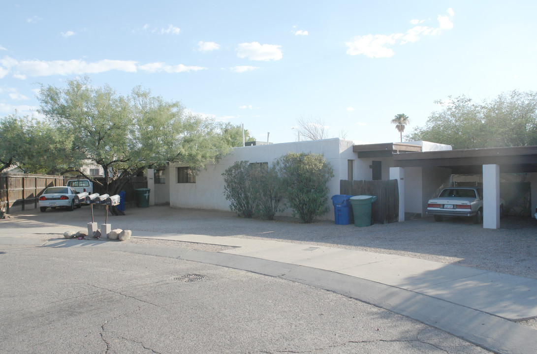 10 E Mills Dr in Tucson, AZ - Building Photo