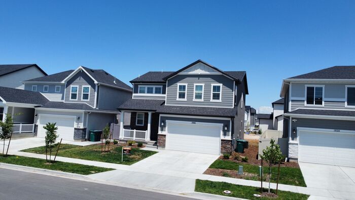 1946 W 800 N in Layton, UT - Foto de edificio