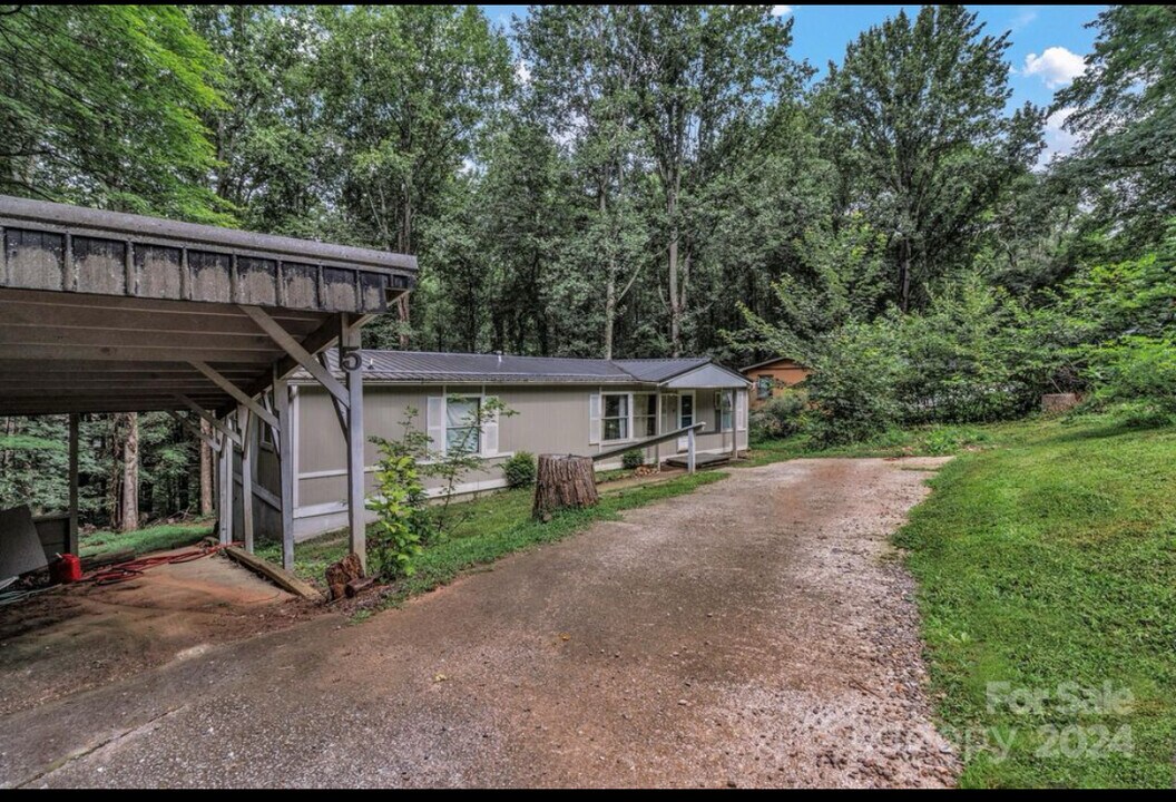 5 Valleywood Ct in Asheville, NC - Building Photo