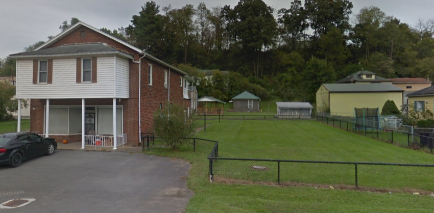 1583 Philippi Pike, Unit Apartment 1 in Clarksburg, WV - Foto de edificio