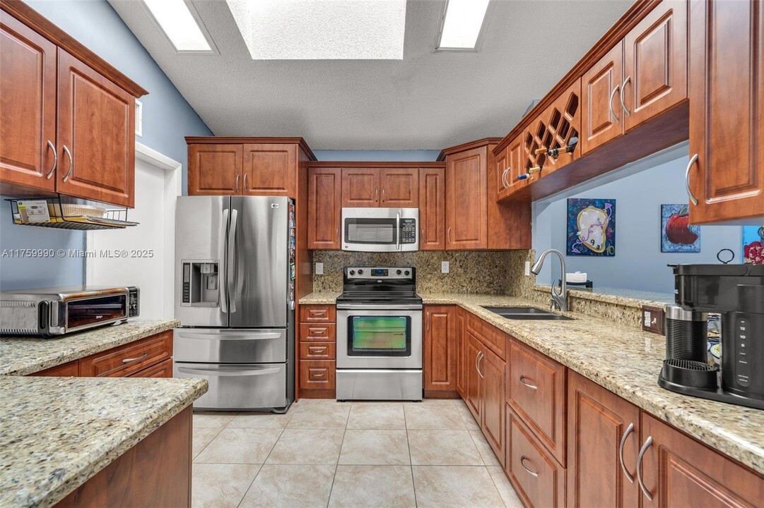 12814 SW 146th Terrace in Miami, FL - Building Photo