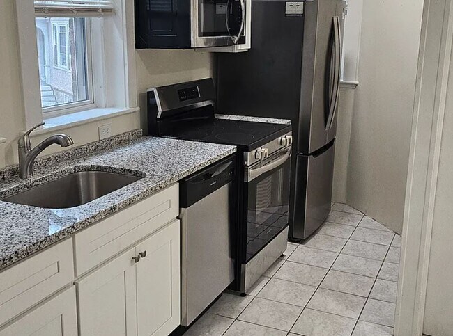 1700 Commonwealth Ave, Unit 1725-4 in Boston, MA - Building Photo - Building Photo