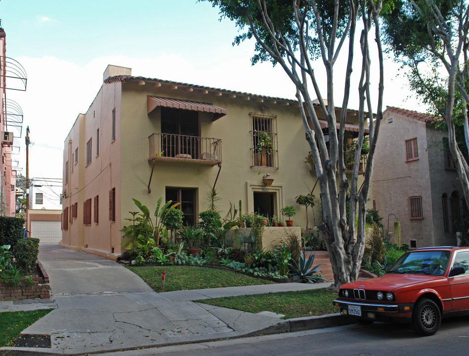 360 N Sierra Bonita Ave in Los Angeles, CA - Building Photo