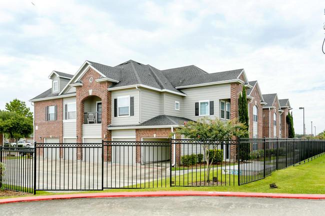 Lafayette Village in Houston, TX - Building Photo - Building Photo