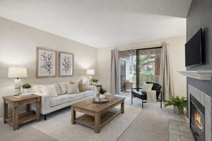 2677 Oak Rd, Unit 108 in Walnut Creek, CA - Building Photo