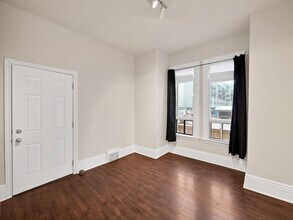 208 Wilson St in Hamilton, ON - Building Photo - Building Photo