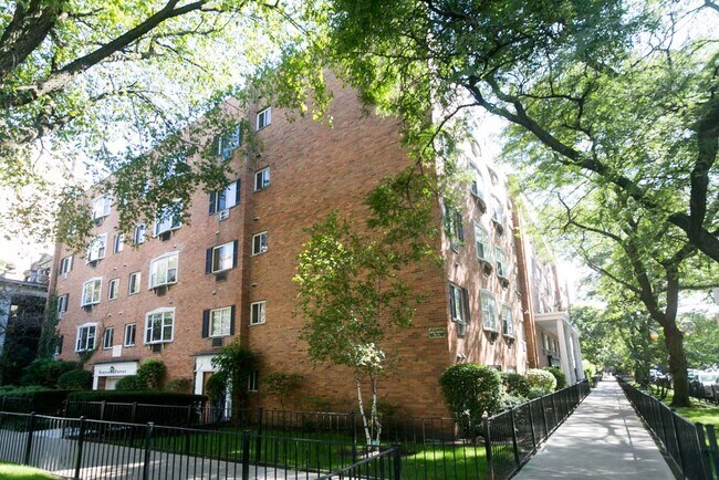 property at 3825 N Pine Grove Ave