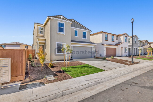 1017 Caraballo Dr in Roseville, CA - Foto de edificio - Building Photo