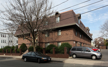 84 Grant St in Somerville, MA - Foto de edificio - Building Photo