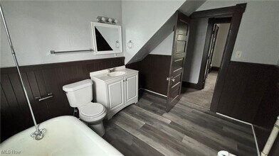 814 Lovett Pl in Lorain, OH - Building Photo - Building Photo