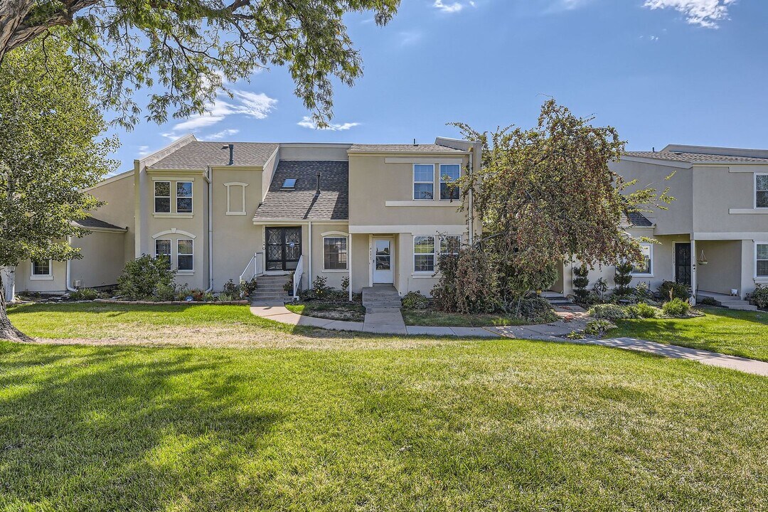 13177 E Bethany Pl in Aurora, CO - Building Photo