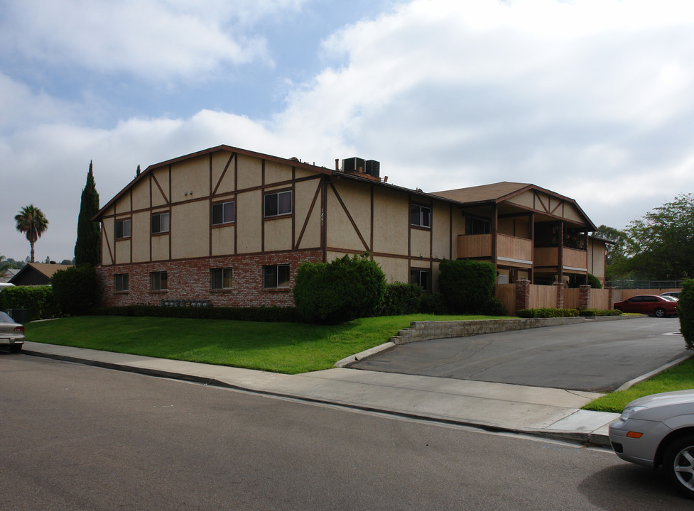 1851 Pepper Valley Ln in El Cajon, CA - Building Photo