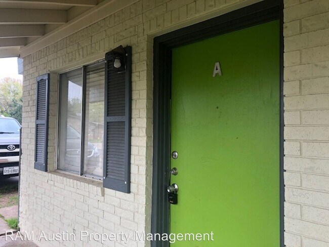 1105 N Meadows Dr in Austin, TX - Foto de edificio - Building Photo