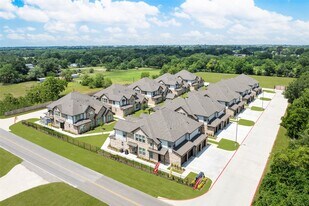 239 Pk Pl Cir in Waller, TX - Building Photo