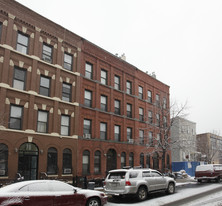 76 Huron St in Brooklyn, NY - Building Photo