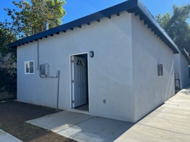 201 Eaton Way in Vista, CA - Building Photo