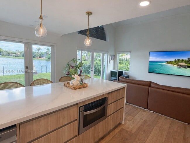 311 NW 201st Ave in Pembroke Pines, FL - Building Photo - Building Photo