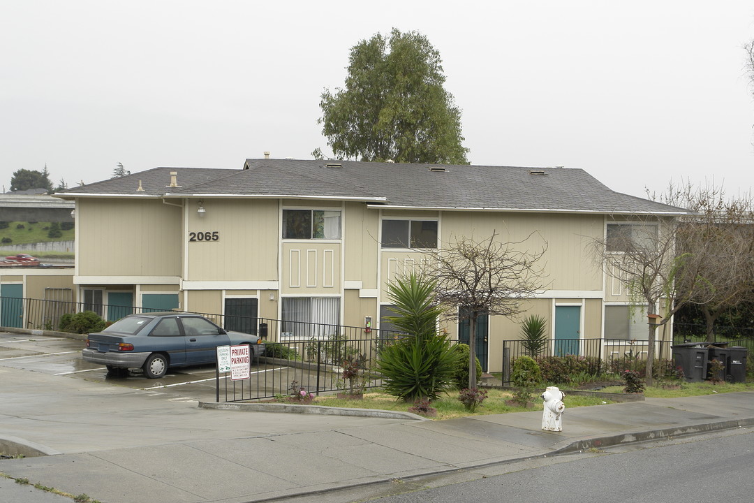 2065-2077 Regent Way in Castro Valley, CA - Building Photo