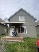 320 E Victor Cir, Unit D in Wasilla, AK - Foto de edificio - Building Photo