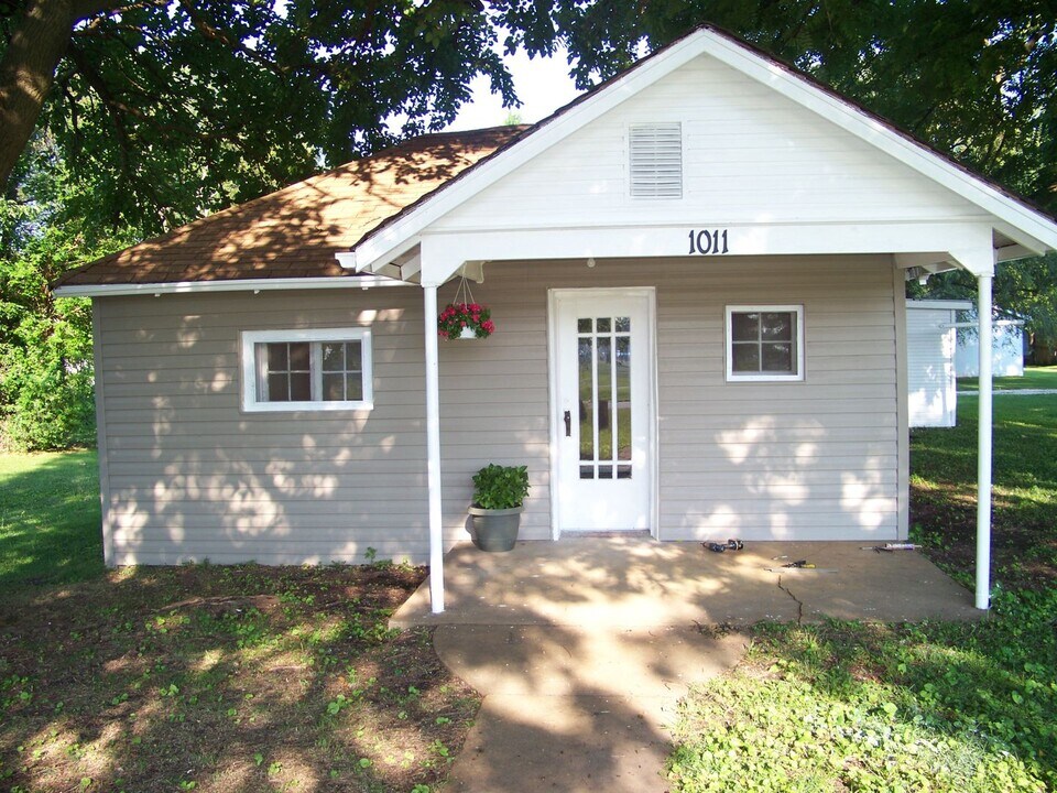 1011 N Fremont Ave in Springfield, MO - Building Photo