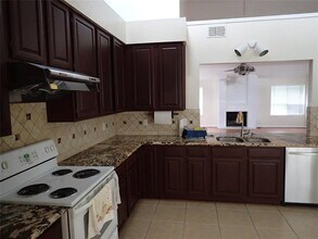 2130 Greencove Ln in Sugar Land, TX - Foto de edificio - Building Photo