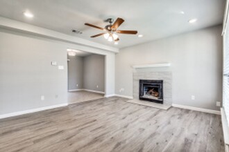 3129 Medina St-Unit -3129 in Irving, TX - Building Photo - Building Photo