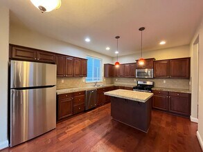 303 SW 208th Ave in Beaverton, OR - Building Photo - Building Photo