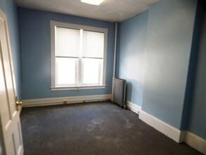 368-368 Maple St in Holyoke, MA - Building Photo - Building Photo