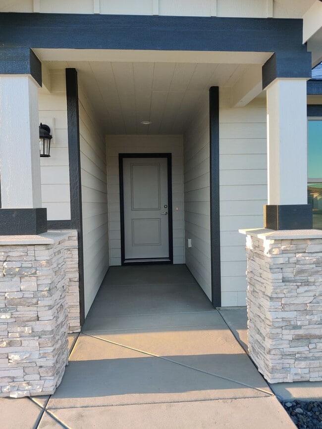 1515 Willow Way in Benton City, WA - Building Photo - Building Photo