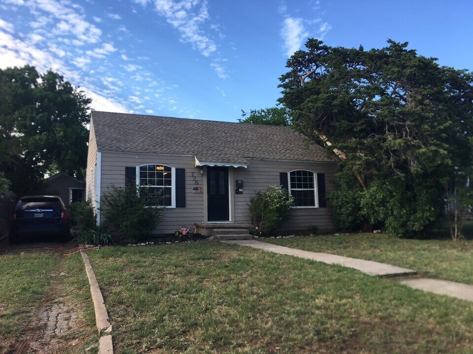 726 E N 13th St in Abilene, TX - Building Photo