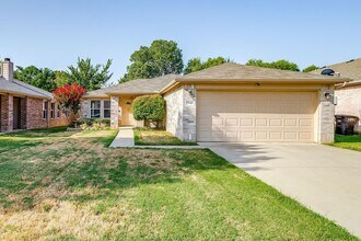 7940 Meadow View Tr in Fort Worth, TX - Building Photo - Building Photo