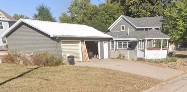 718 1st St in Humboldt, NE - Building Photo - Building Photo