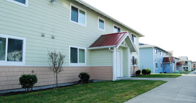 Lakeshore Apartments in Tacoma, WA - Foto de edificio - Building Photo