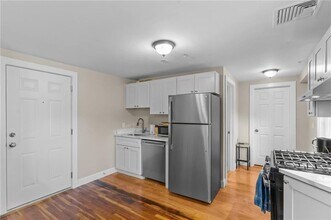16 Brinley St in Newport, RI - Building Photo - Building Photo