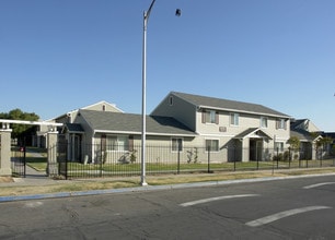 Martin Luther King Square in Fresno, CA - Foto de edificio - Building Photo