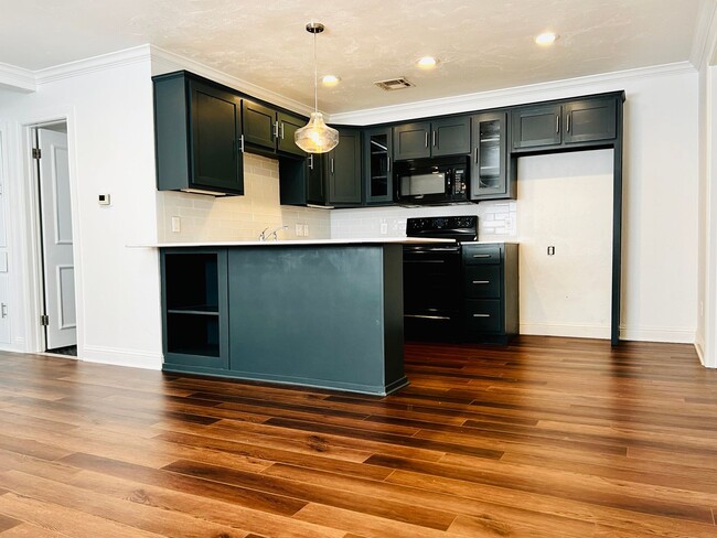 property at 3717 N Lee Ave