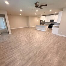 1332 Honey Crk Dr in Desoto, TX - Foto de edificio - Building Photo