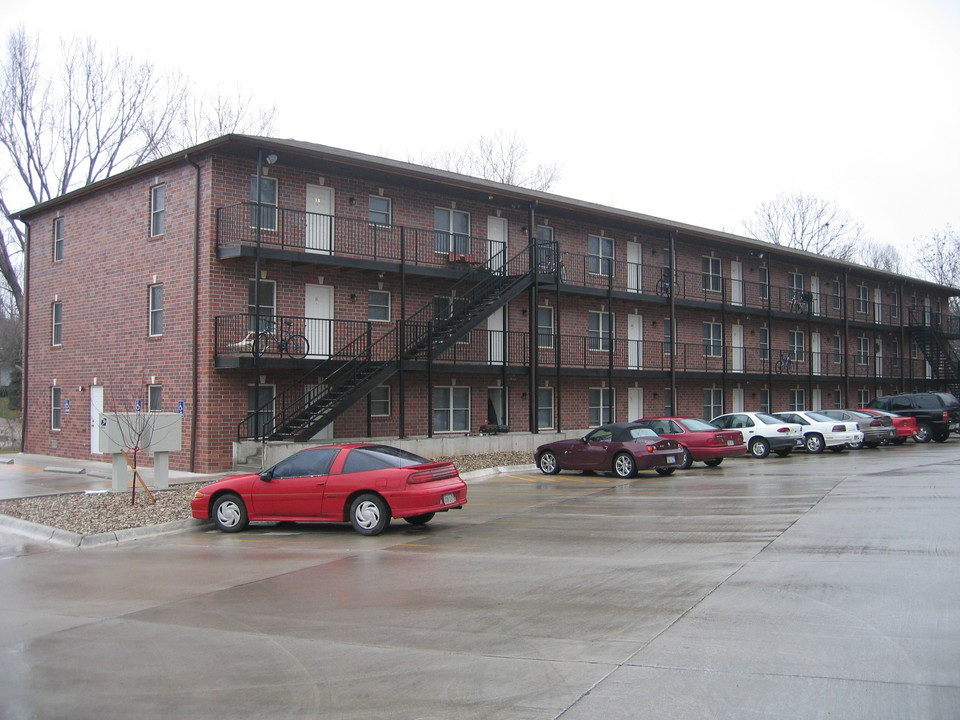 Landmark Apartments in Manhattan, KS - Building Photo