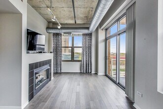 933 W Van Buren St in Chicago, IL - Building Photo - Building Photo