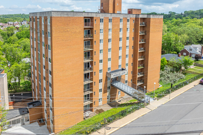 Grandview Tower Condominium in Bridgeville, PA - Foto de edificio - Building Photo