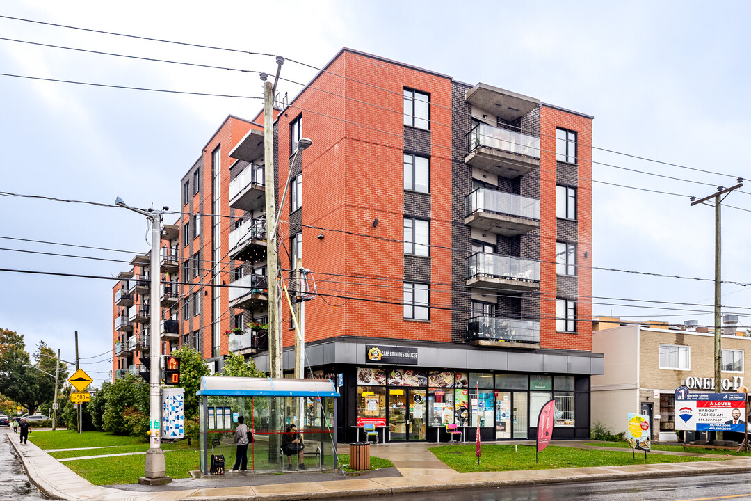 3808 Notre-Dame Boul in Laval, QC - Building Photo