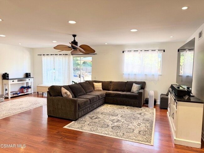 5808 Greenview Rd in Calabasas, CA - Building Photo - Building Photo