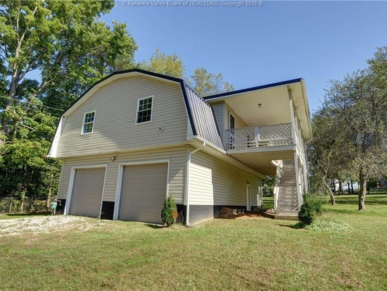 1031 Mount Vernon Rd in Hurricane, WV - Foto de edificio